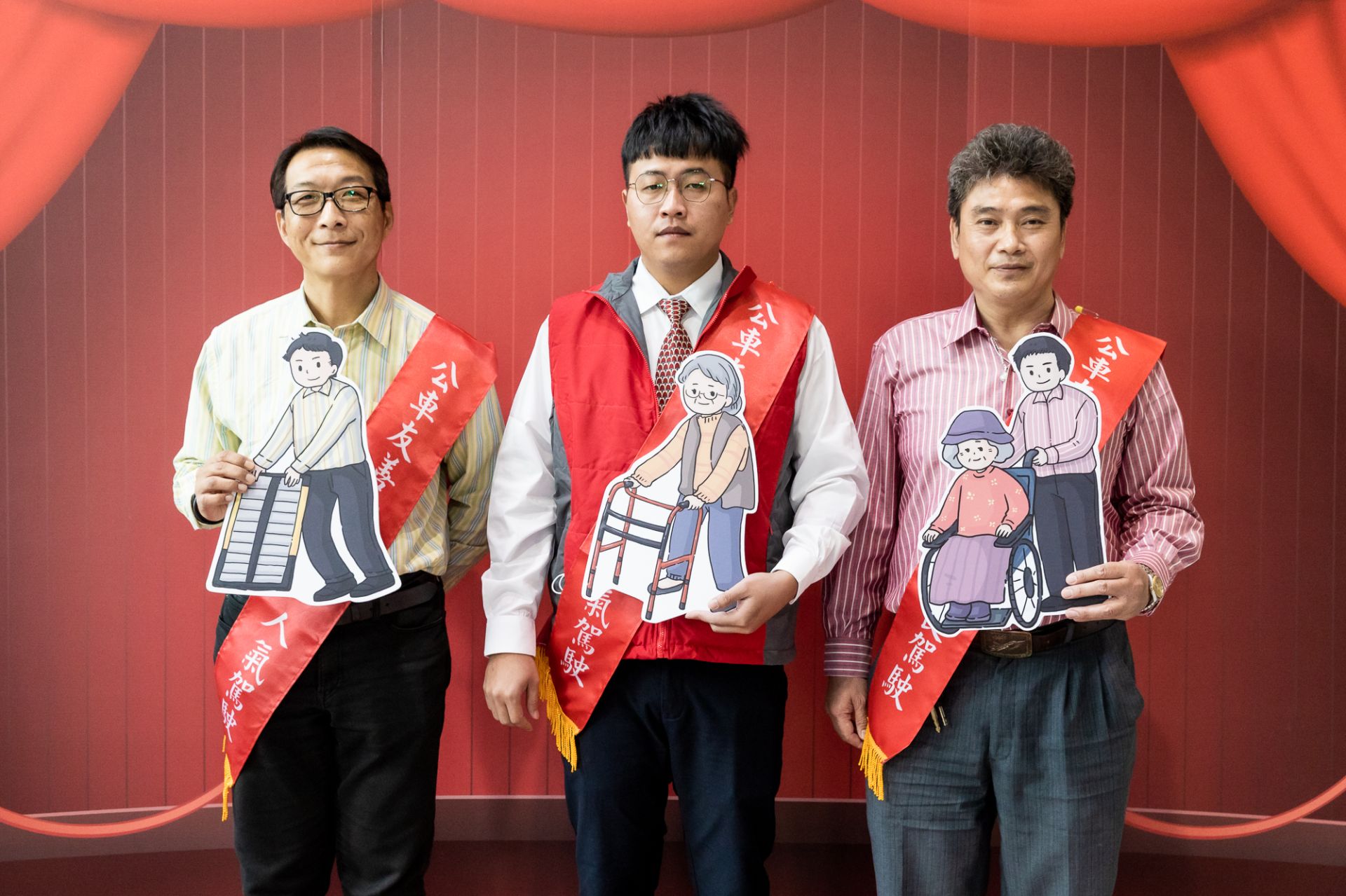 三位人氣駕駛一同進行大合照 三位人氣駕駛一同進行大合照